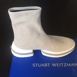 Brand new Stuart Weitzman light grey bootie.